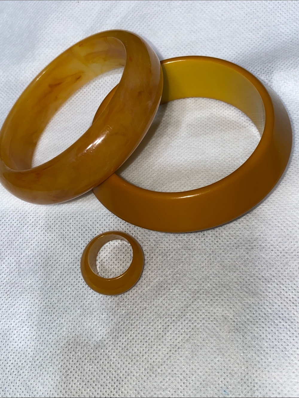 2 bracelets & ring vintage Bakelite & marbled plastic